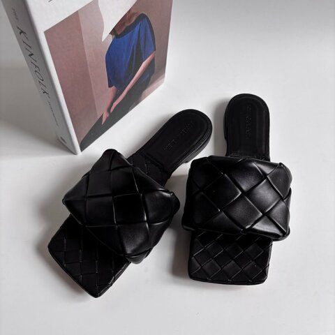 39號 ::BOTTEGA VENETA:: 黑色編織方頭拖鞋 皮革平底涼鞋 Lido black intrecciato maxi woven leather flat sandals EU39