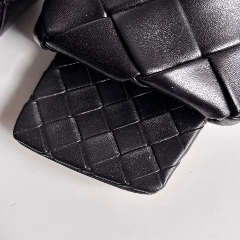 39號 ::BOTTEGA VENETA:: 黑色編織方頭拖鞋 皮革平底涼鞋 Lido black intrecciato maxi woven leather flat sandals EU39-4
