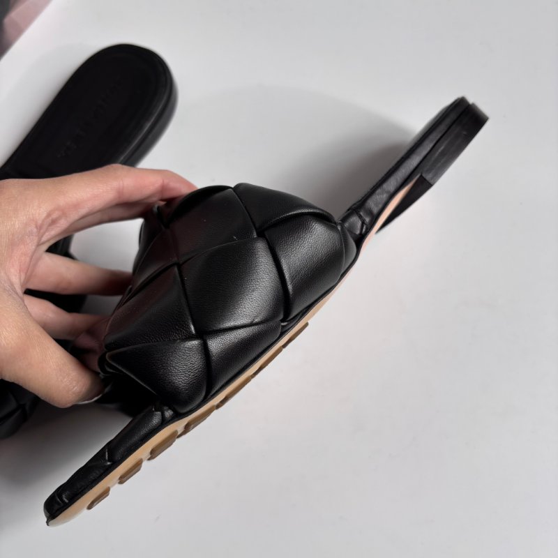 39號 ::BOTTEGA VENETA:: 黑色編織方頭拖鞋 皮革平底涼鞋 Lido black intrecciato maxi woven leather flat sandals EU39-7