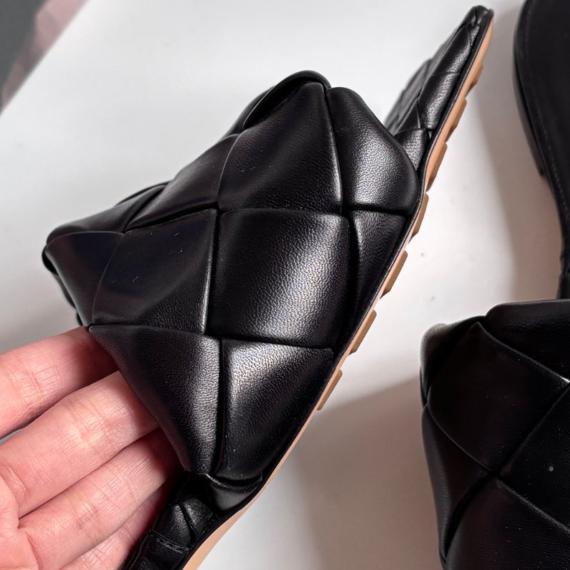 39號 ::BOTTEGA VENETA:: 黑色編織方頭拖鞋 皮革平底涼鞋 Lido black intrecciato maxi woven leather flat sandals EU39-15