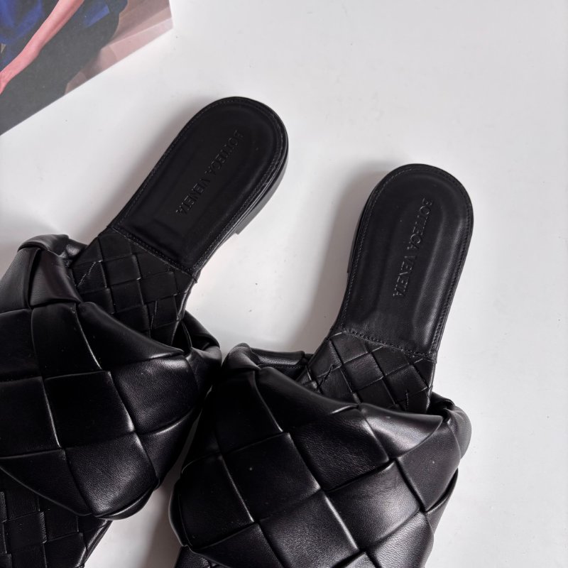 39號 ::BOTTEGA VENETA:: 黑色編織方頭拖鞋 皮革平底涼鞋 Lido black intrecciato maxi woven leather flat sandals EU39-18