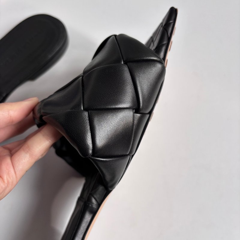 39號 ::BOTTEGA VENETA:: 黑色編織方頭拖鞋 皮革平底涼鞋 Lido black intrecciato maxi woven leather flat sandals EU39-19