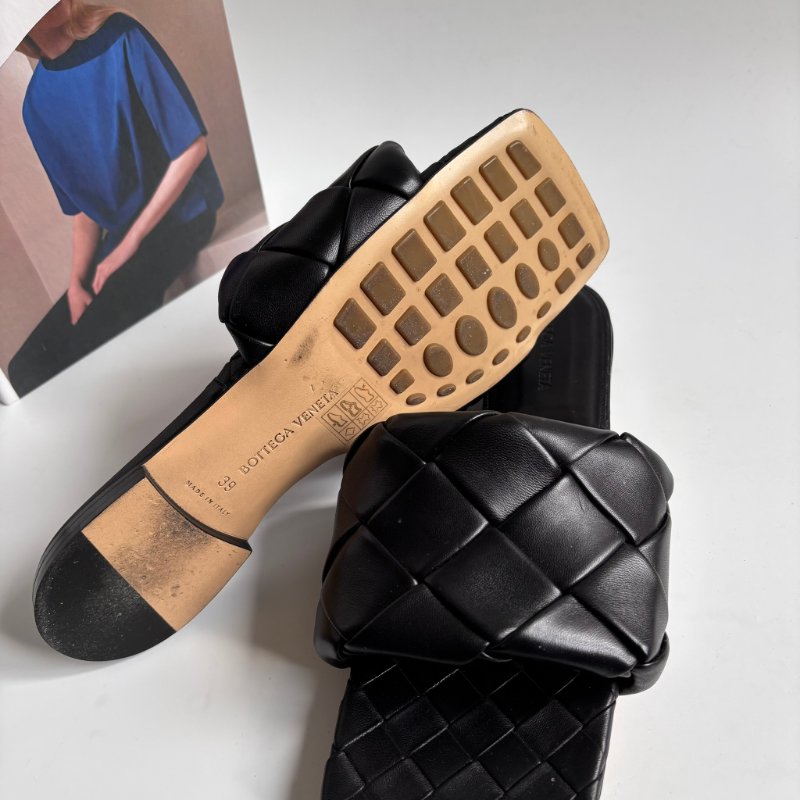 39號 ::BOTTEGA VENETA:: 黑色編織方頭拖鞋 皮革平底涼鞋 Lido black intrecciato maxi woven leather flat sandals EU39-25
