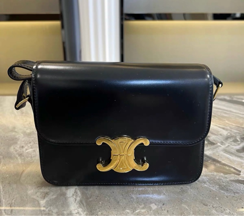 【全新✨ 全網最低價!】Celine 凱旋門 TEEN TRIOMPHE黑金 亮澤牛皮革手袋-0