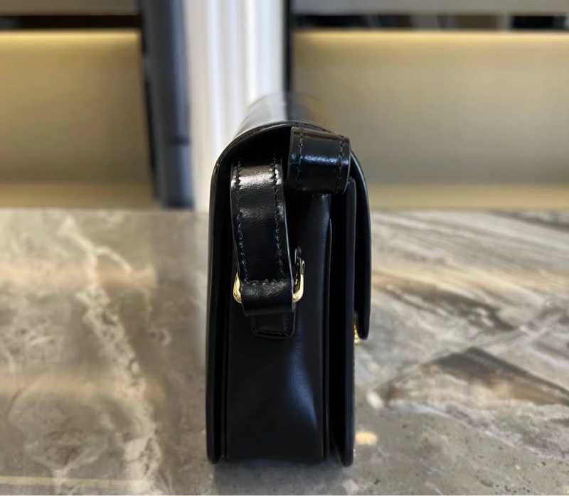 【全新✨ 全網最低價！】Celine 凱旋門 TEEN TRIOMPHE黑金 亮澤牛皮革手袋-2