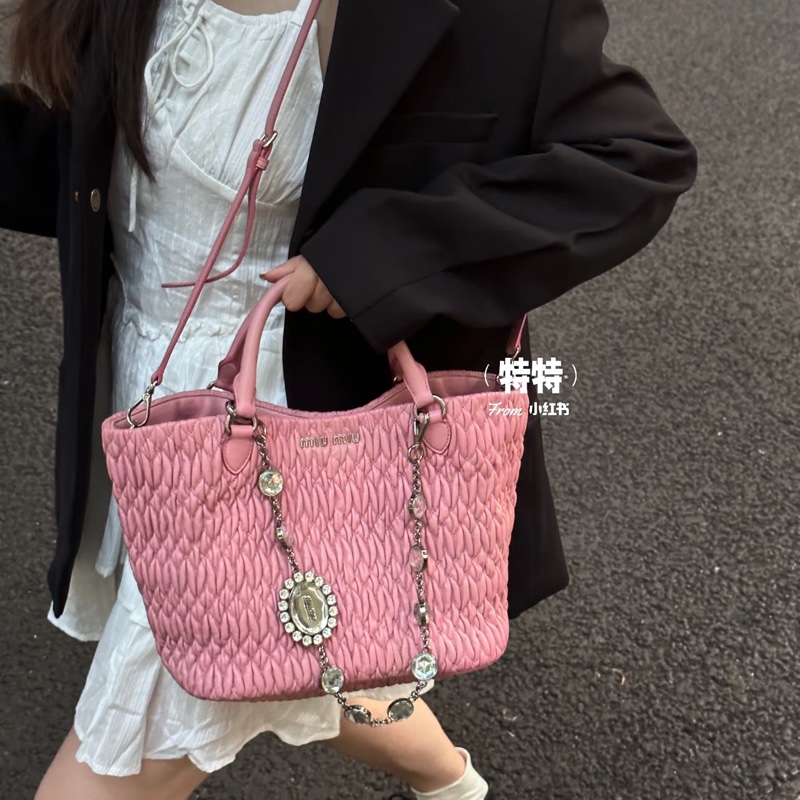 Miu Miu • 櫻花粉全皮褶皺水桶包 帶鑽-0