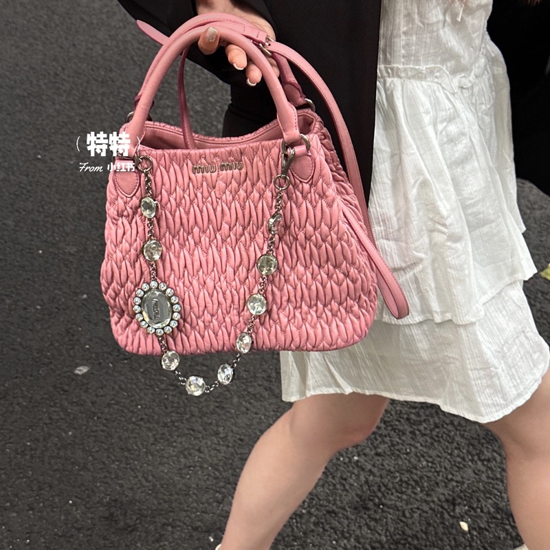 Miu Miu • 櫻花粉全皮褶皺水桶包 帶鑽-3