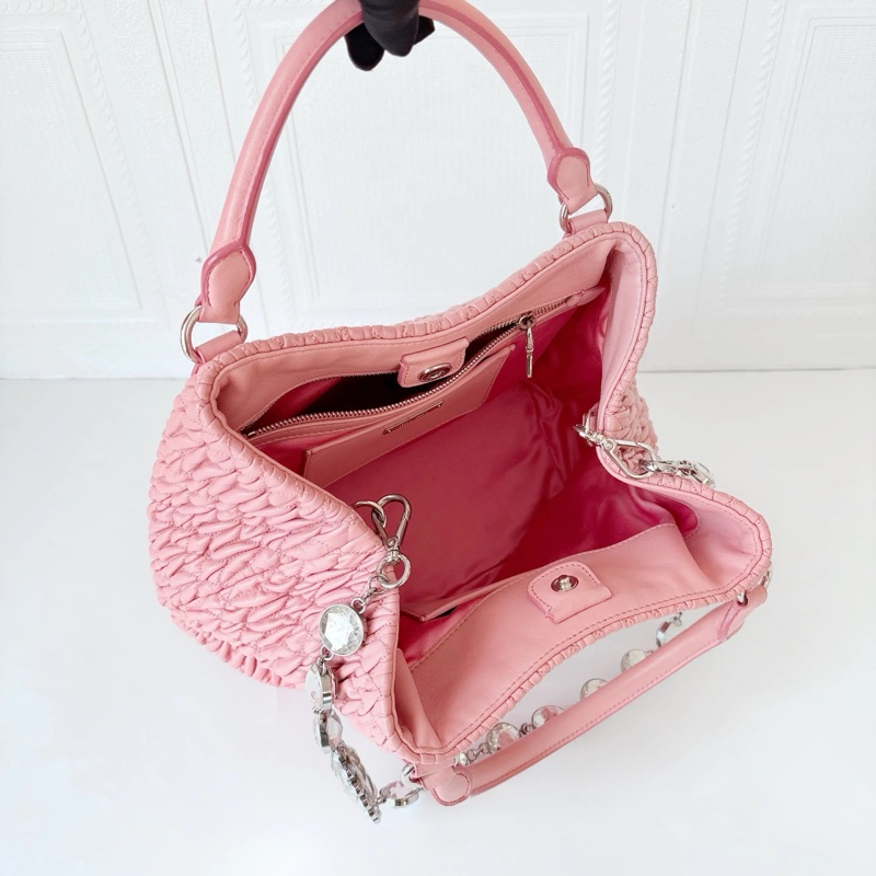 Miu Miu • 櫻花粉全皮褶皺水桶包 帶鑽-9