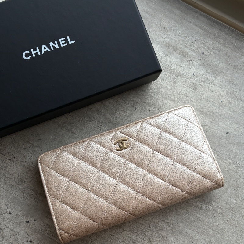 Chanel淺米金扣荔枝牛長夾-0