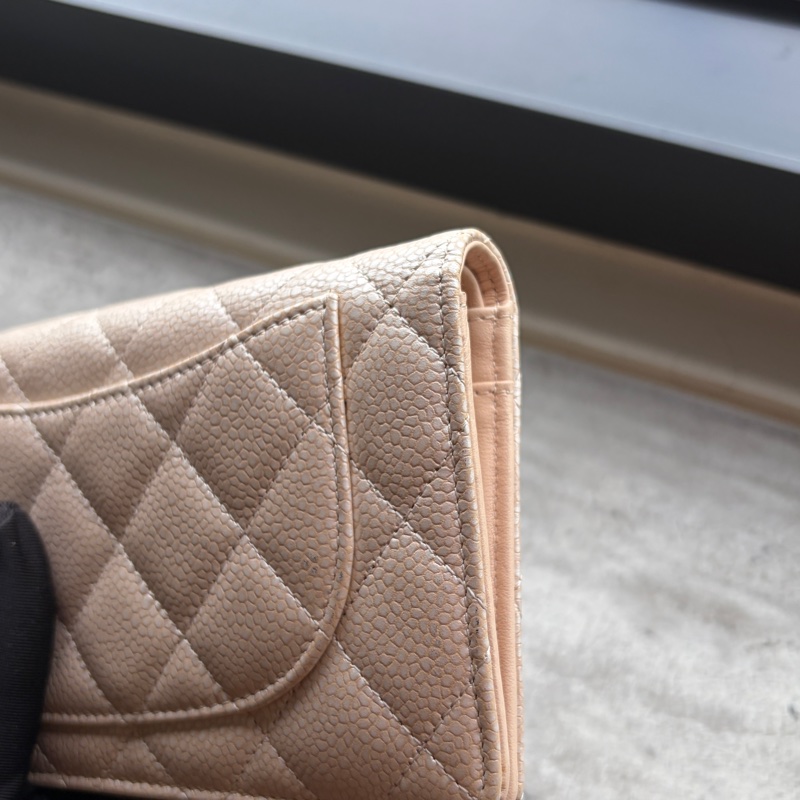 Chanel淺米金扣荔枝牛長夾-5