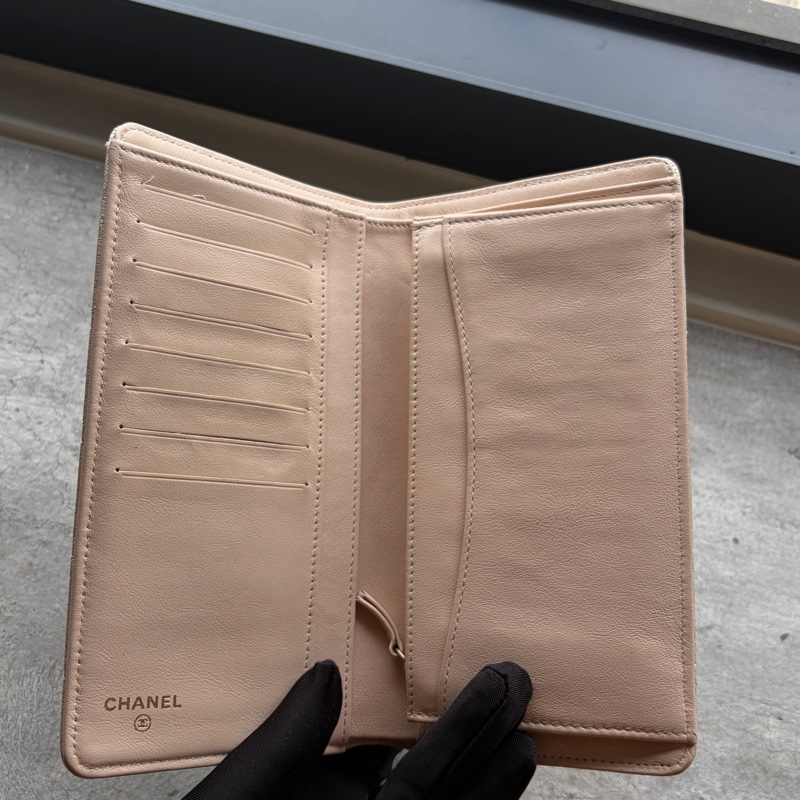 Chanel淺米金扣荔枝牛長夾-6