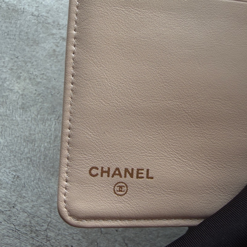 Chanel淺米金扣荔枝牛長夾-7