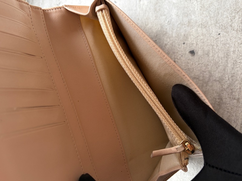 Chanel淺米金扣荔枝牛長夾-8