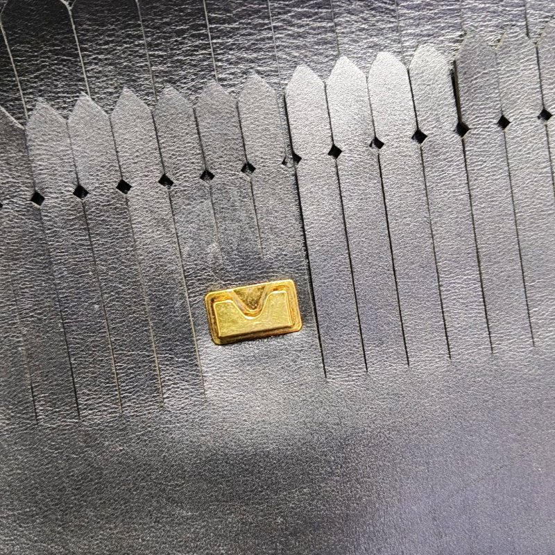 BURBERRY Macken小號黑色牛皮流蘇鏤空單肩包斜挎包手拿包 金色五金 可拆卸肩帶-8