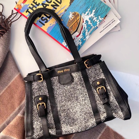 Miu Miu • 學院風灰色毛呢綁帶包