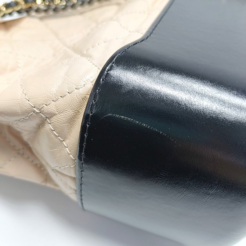 CHANEL GABRIELLE中號裸粉色牛皮菱格紋絎縫流浪包單肩包斜挎包 金色釘色五金 24開 可拆卸肩帶-9