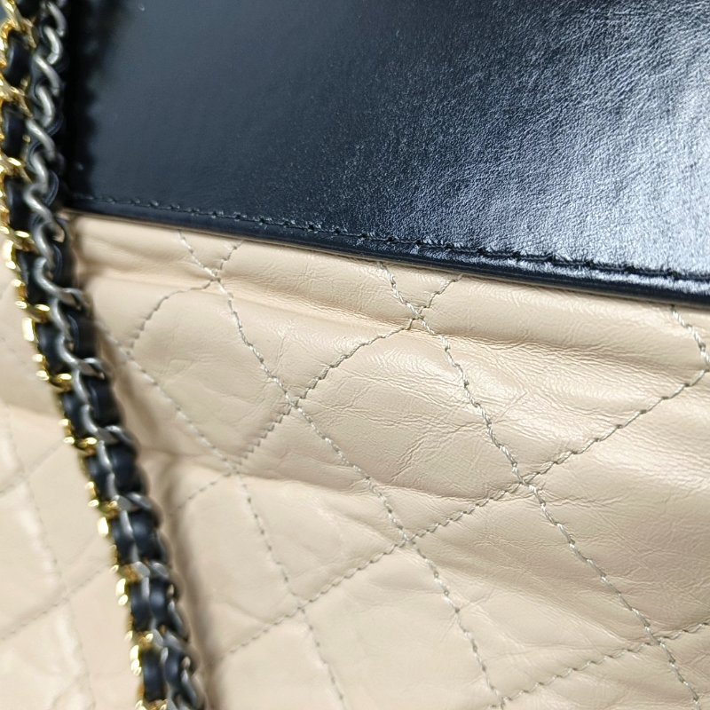 CHANEL GABRIELLE中號裸粉色牛皮菱格紋絎縫流浪包單肩包斜挎包 金色釘色五金 24開 可拆卸肩帶-10