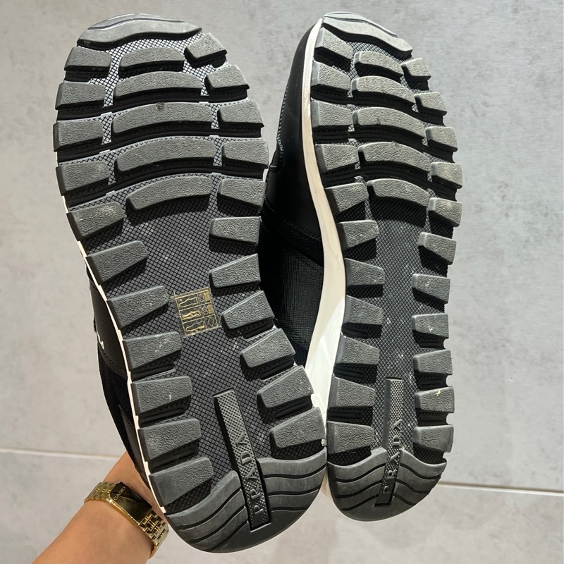 PRADA 黑色休閒運動鞋-11