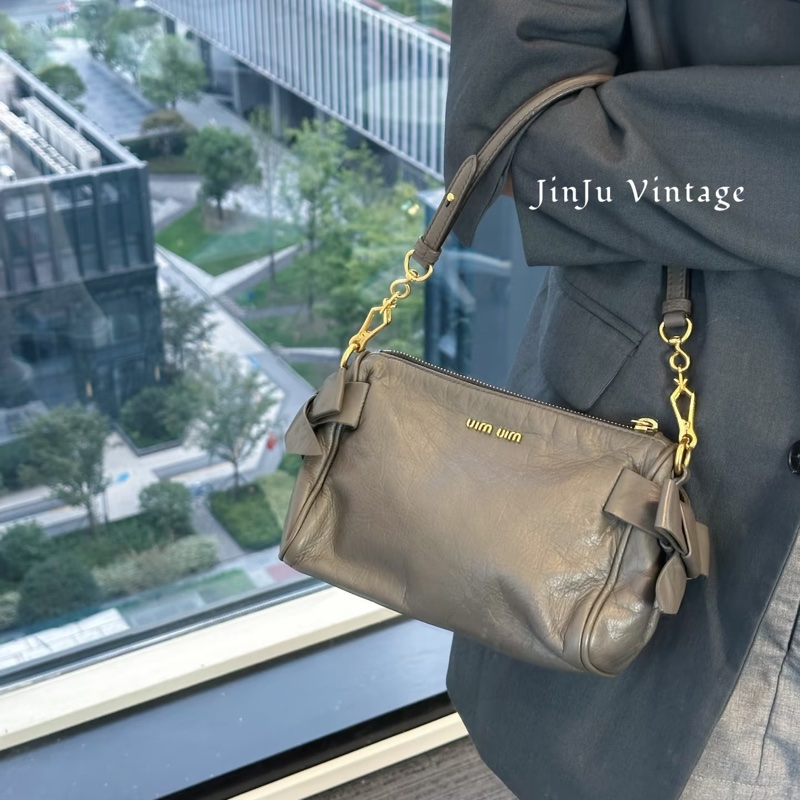 Miu Miu • 大象灰全皮金釦腋下包-1