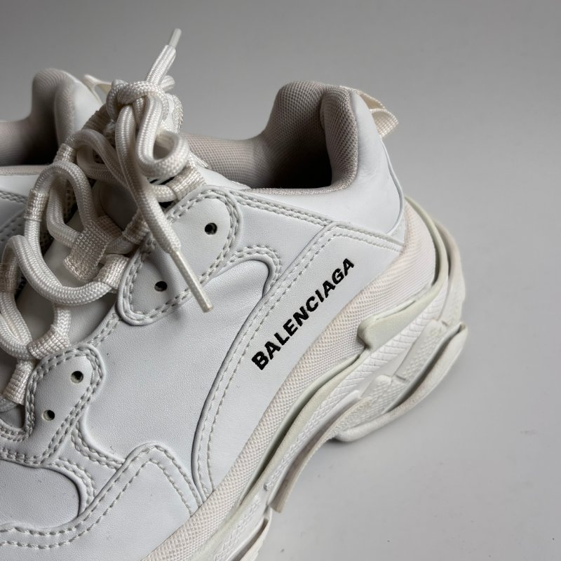 38號 ::BALENCIAGA:: Triple S Sporty Sneaker in White 白色運動休閒鞋-1