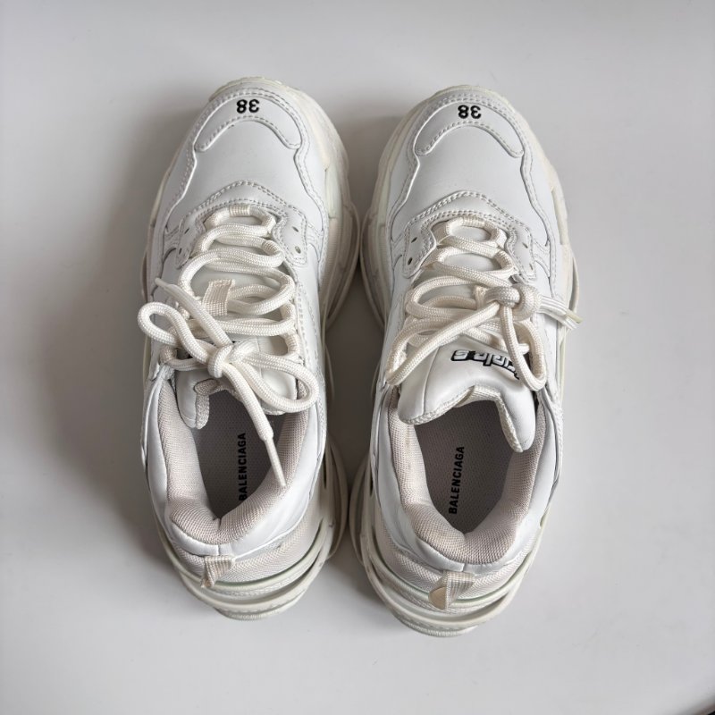 38號 ::BALENCIAGA:: Triple S Sporty Sneaker in White 白色運動休閒鞋-3