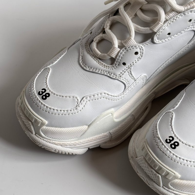 38號 ::BALENCIAGA:: Triple S Sporty Sneaker in White 白色運動休閒鞋-6
