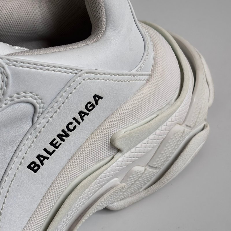 38號 ::BALENCIAGA:: Triple S Sporty Sneaker in White 白色運動休閒鞋-7
