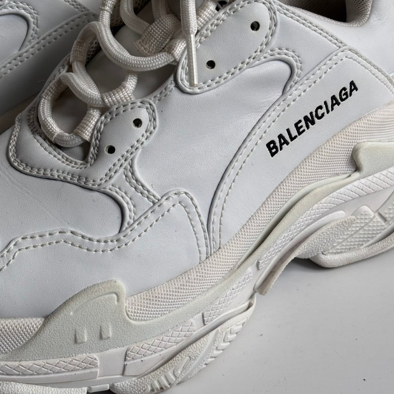 38號 ::BALENCIAGA:: Triple S Sporty Sneaker in White 白色運動休閒鞋-8