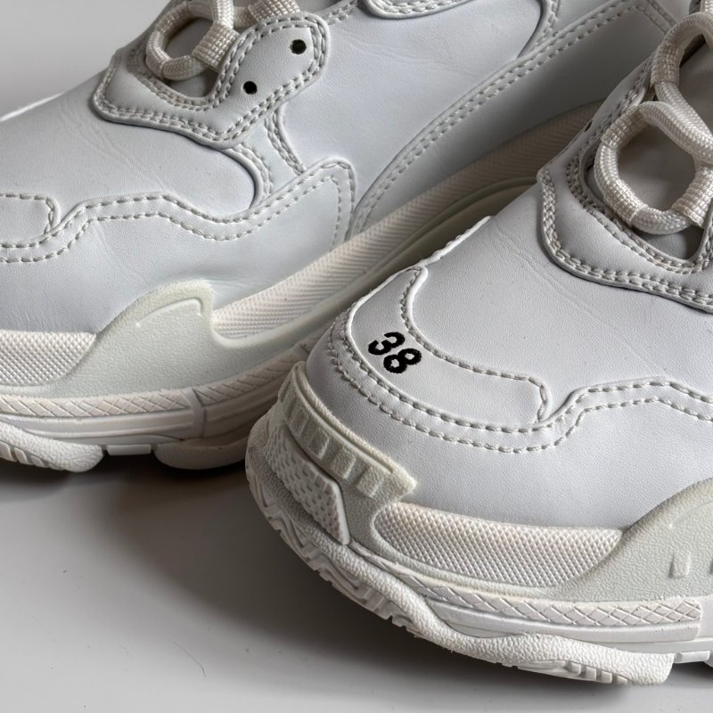 38號 ::BALENCIAGA:: Triple S Sporty Sneaker in White 白色運動休閒鞋-9