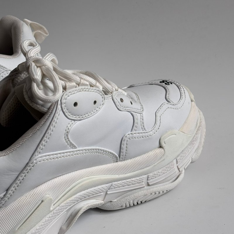 38號 ::BALENCIAGA:: Triple S Sporty Sneaker in White 白色運動休閒鞋-11