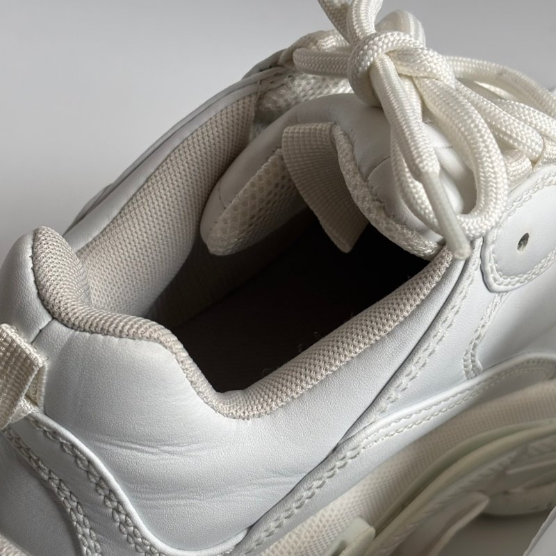 38號 ::BALENCIAGA:: Triple S Sporty Sneaker in White 白色運動休閒鞋-16