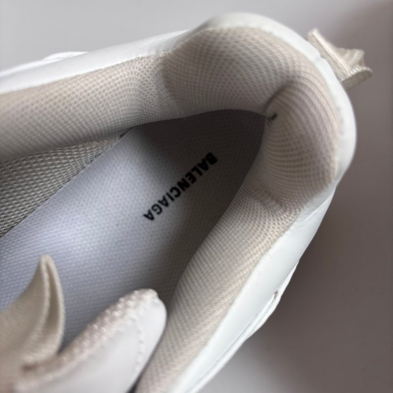 38號 ::BALENCIAGA:: Triple S Sporty Sneaker in White 白色運動休閒鞋-18