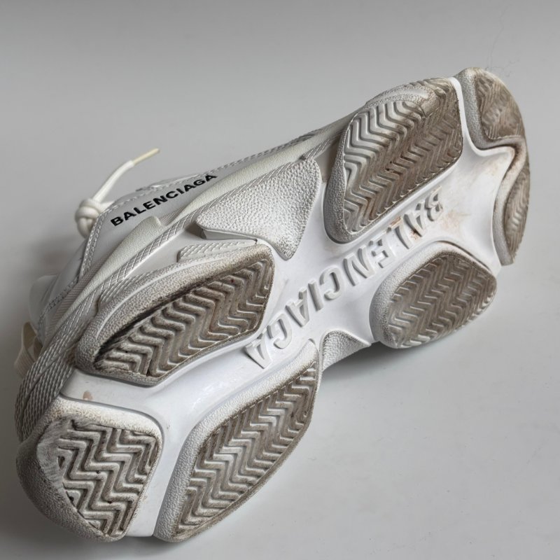 38號 ::BALENCIAGA:: Triple S Sporty Sneaker in White 白色運動休閒鞋-24