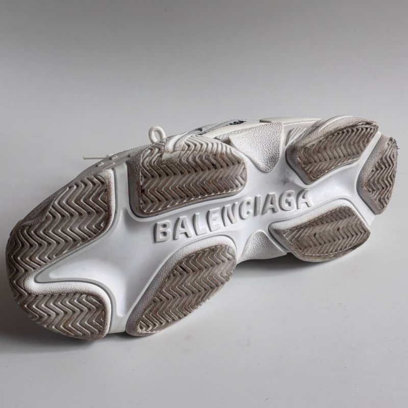 38號 ::BALENCIAGA:: Triple S Sporty Sneaker in White 白色運動休閒鞋-30