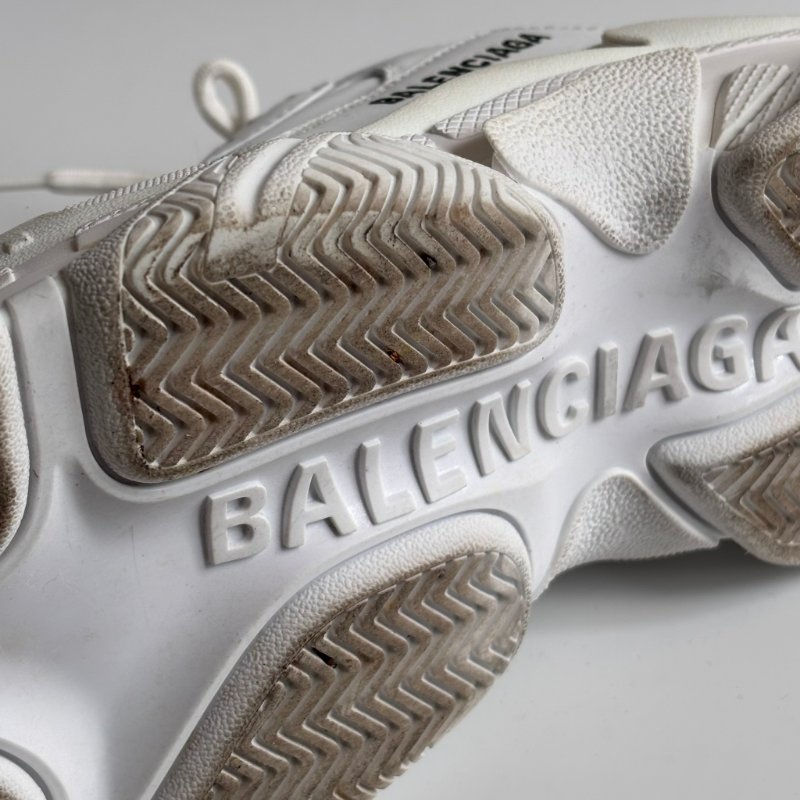 38號 ::BALENCIAGA:: Triple S Sporty Sneaker in White 白色運動休閒鞋-31