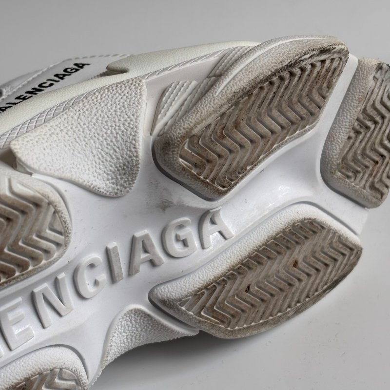 38號 ::BALENCIAGA:: Triple S Sporty Sneaker in White 白色運動休閒鞋-32