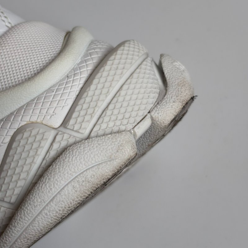38號 ::BALENCIAGA:: Triple S Sporty Sneaker in White 白色運動休閒鞋-34