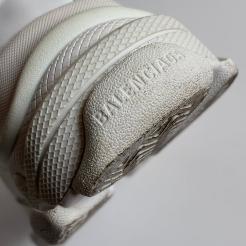 38號 ::BALENCIAGA:: Triple S Sporty Sneaker in White 白色運動休閒鞋-35