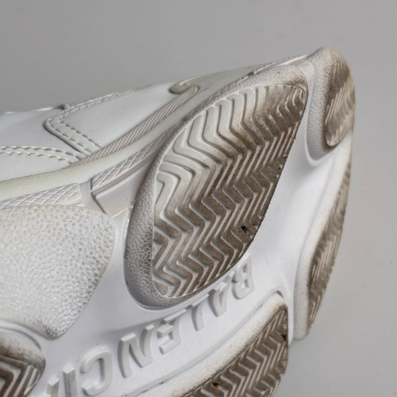 38號 ::BALENCIAGA:: Triple S Sporty Sneaker in White 白色運動休閒鞋-37