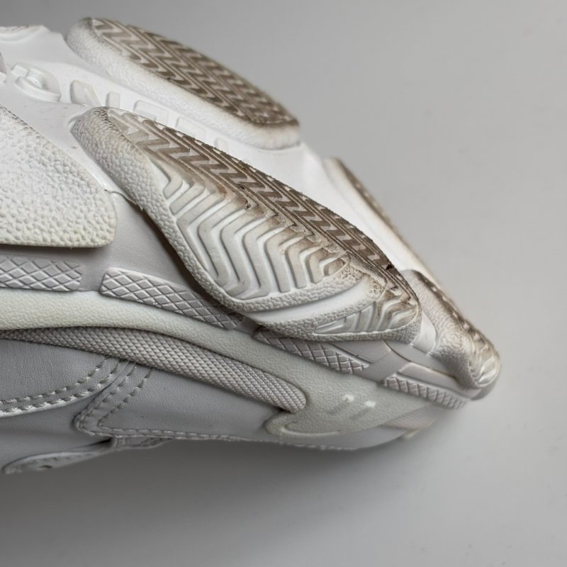 38號 ::BALENCIAGA:: Triple S Sporty Sneaker in White 白色運動休閒鞋-38