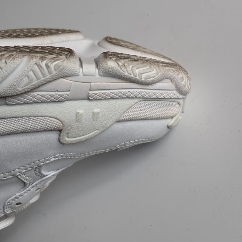 38號 ::BALENCIAGA:: Triple S Sporty Sneaker in White 白色運動休閒鞋-39