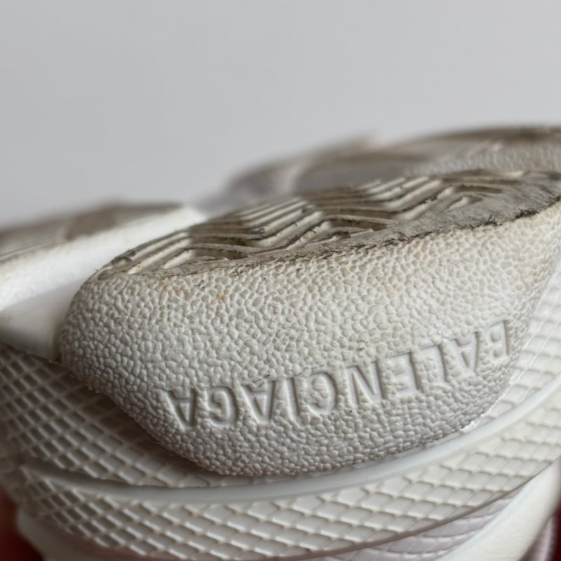 38號 ::BALENCIAGA:: Triple S Sporty Sneaker in White 白色運動休閒鞋-41