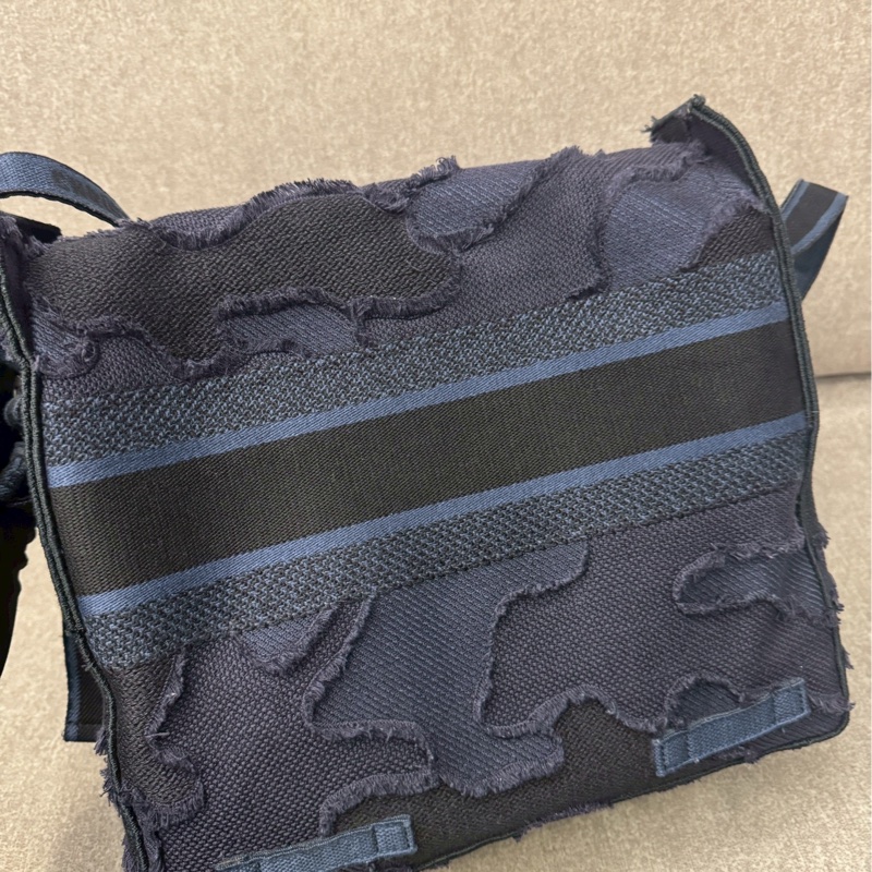 DIOR經典電繡帆布郵差包-4