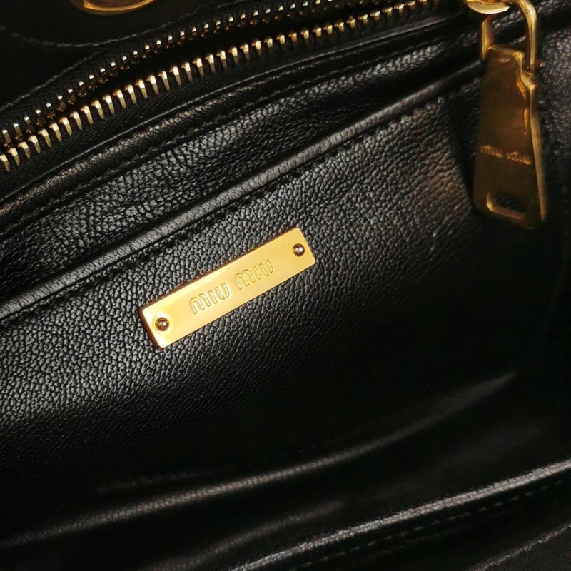 Miu Miu • Biker Napa黑金羊皮口袋拉鏈斜背包-6
