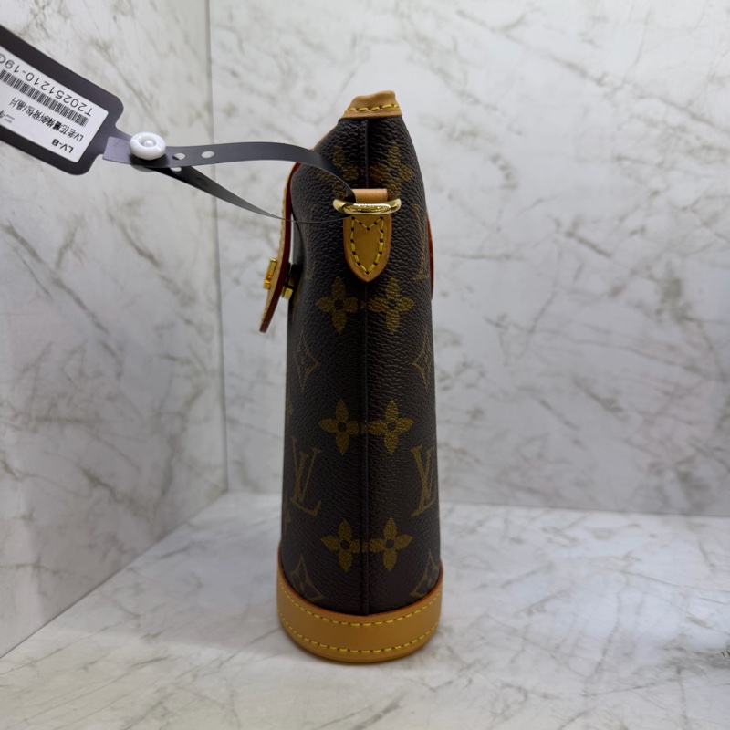 LV老花薯條斜背包/晶片-1