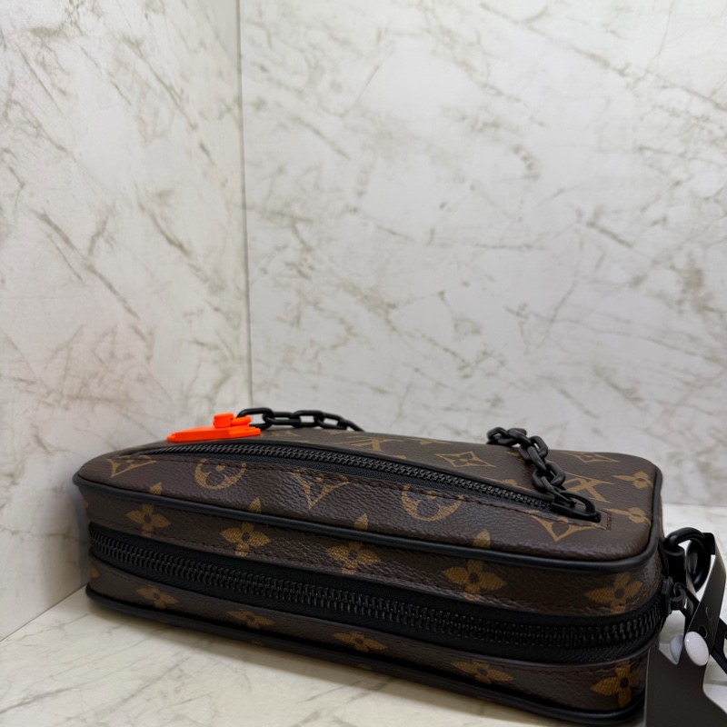 LV老花鍊條相機手拿包-4
