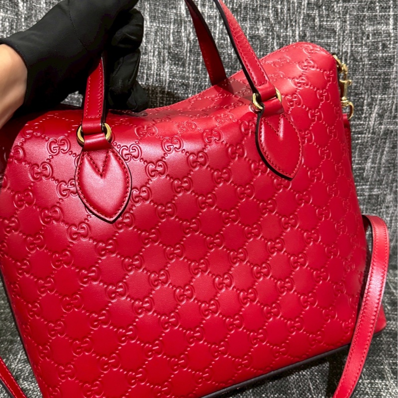 GUCCI磁吸壓紋牛皮包-1