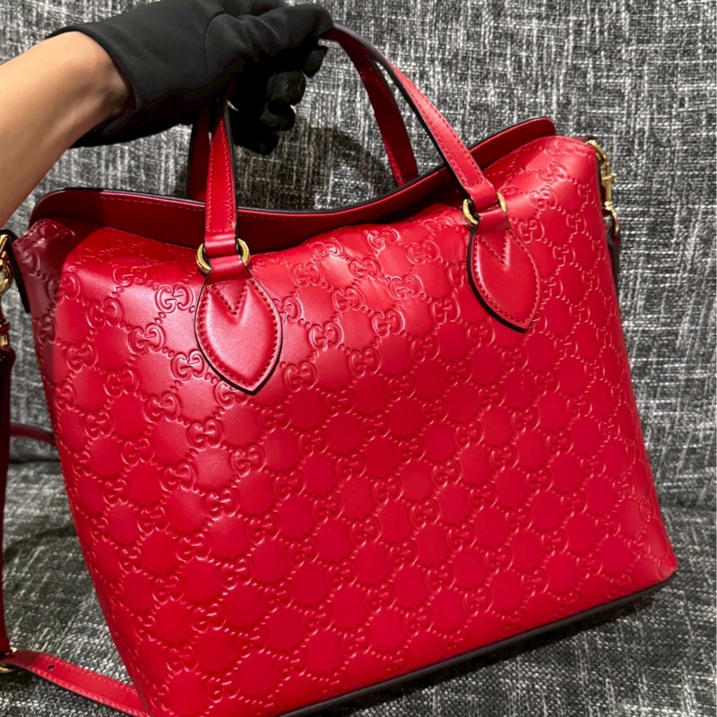 GUCCI磁吸壓紋牛皮包-4