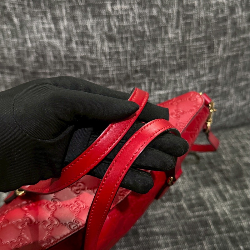 GUCCI磁吸壓紋牛皮包-5