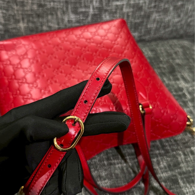 GUCCI磁吸壓紋牛皮包-8